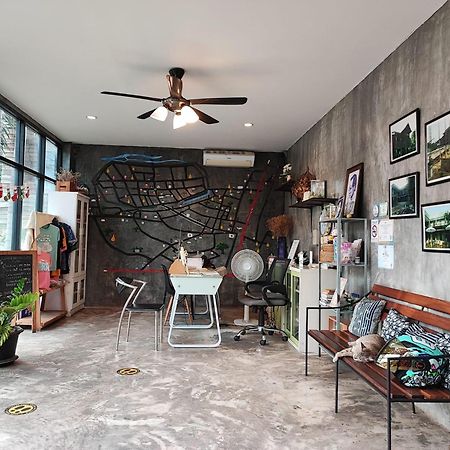 Come Moon Loft Hotel Phrae Buitenkant foto