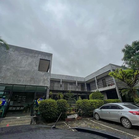 Come Moon Loft Hotel Phrae Buitenkant foto