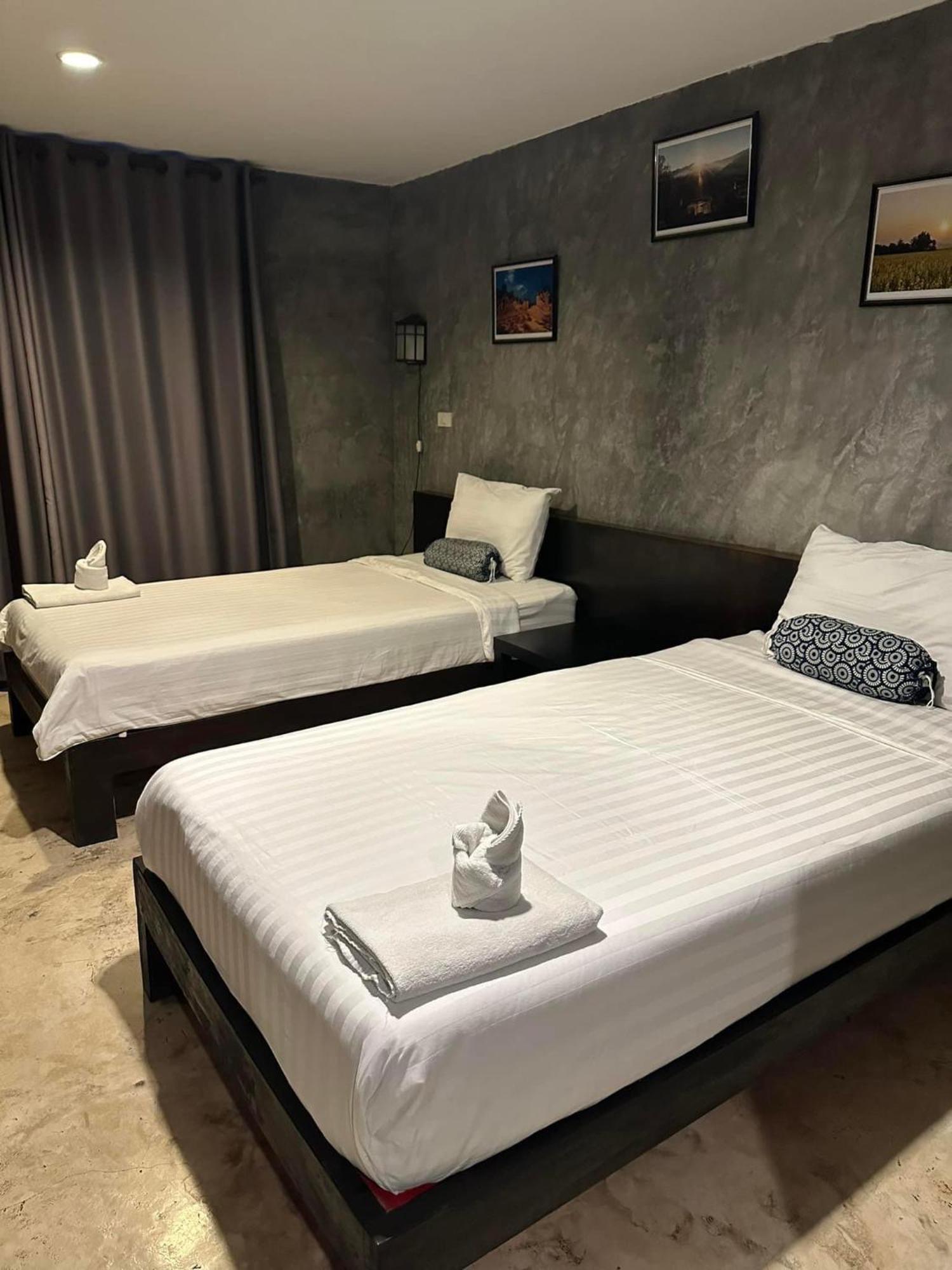 Come Moon Loft Hotel Phrae Buitenkant foto