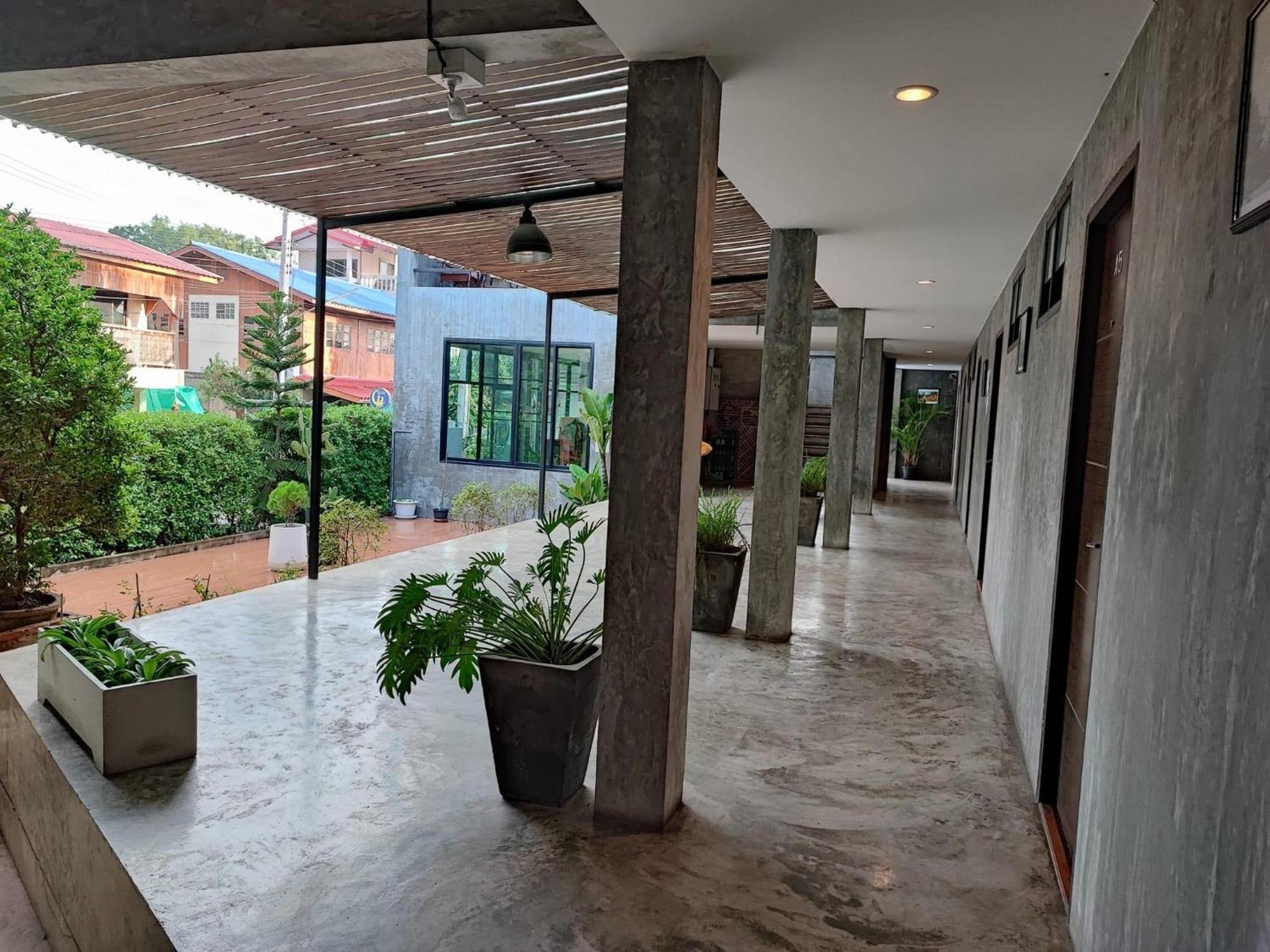 Come Moon Loft Hotel Phrae Buitenkant foto