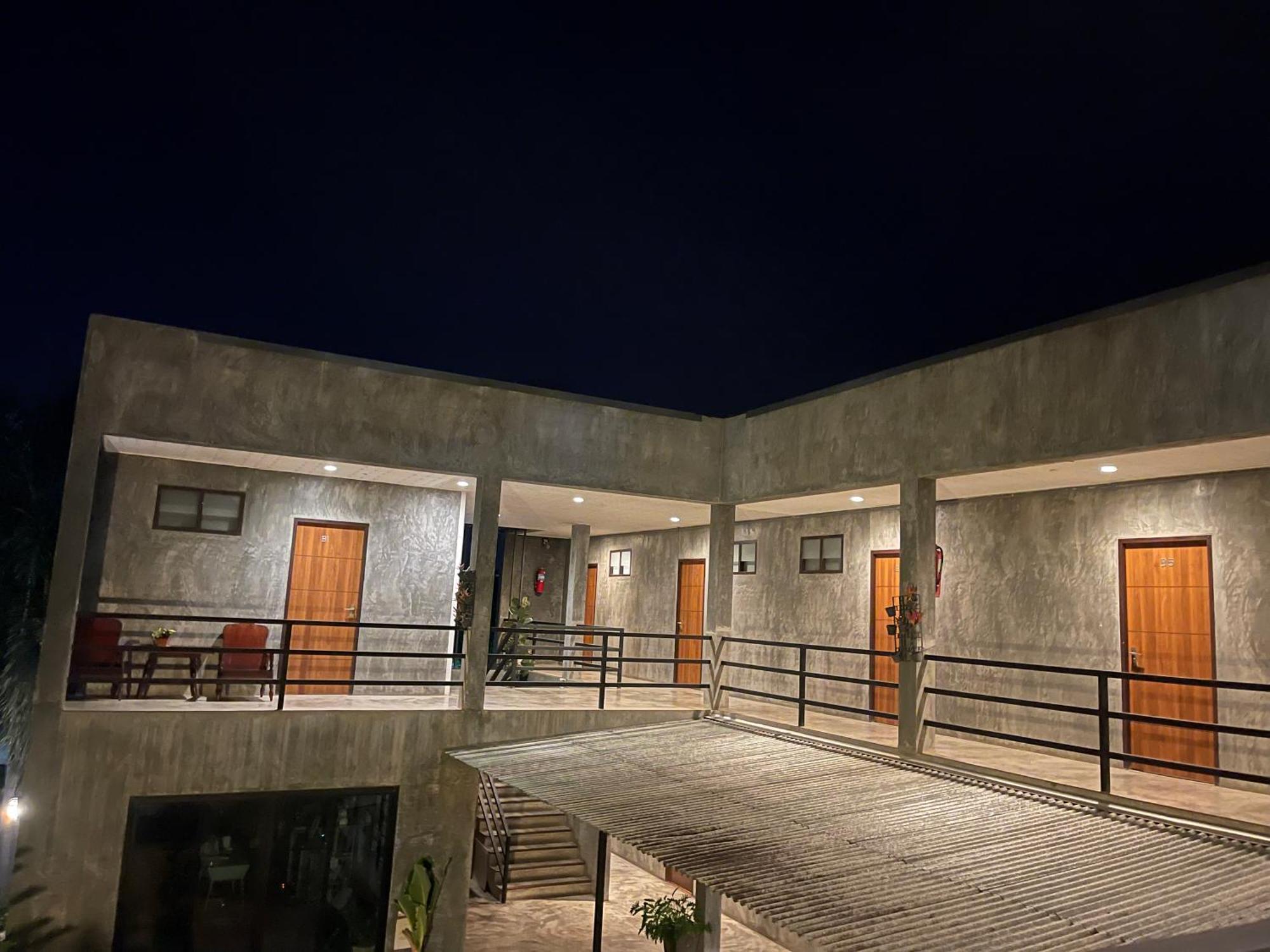 Come Moon Loft Hotel Phrae Buitenkant foto