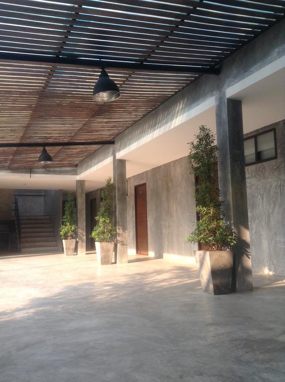 Come Moon Loft Hotel Phrae Buitenkant foto