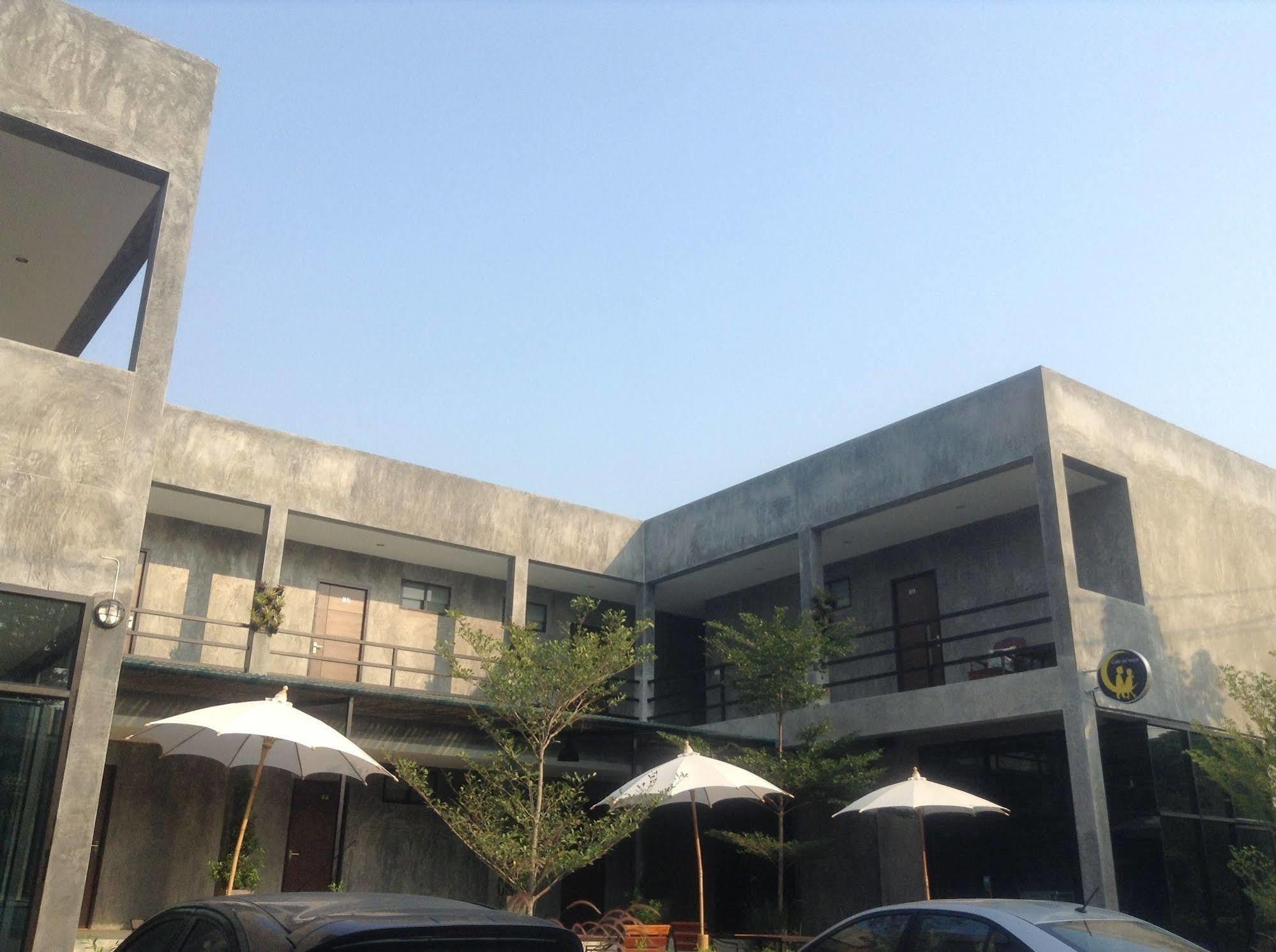 Come Moon Loft Hotel Phrae Buitenkant foto