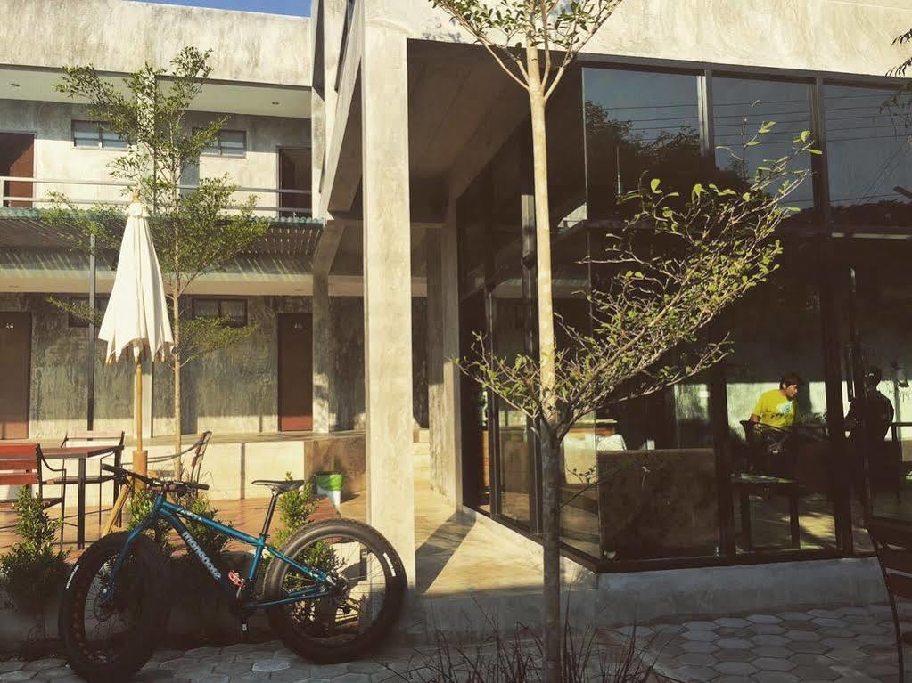Come Moon Loft Hotel Phrae Buitenkant foto