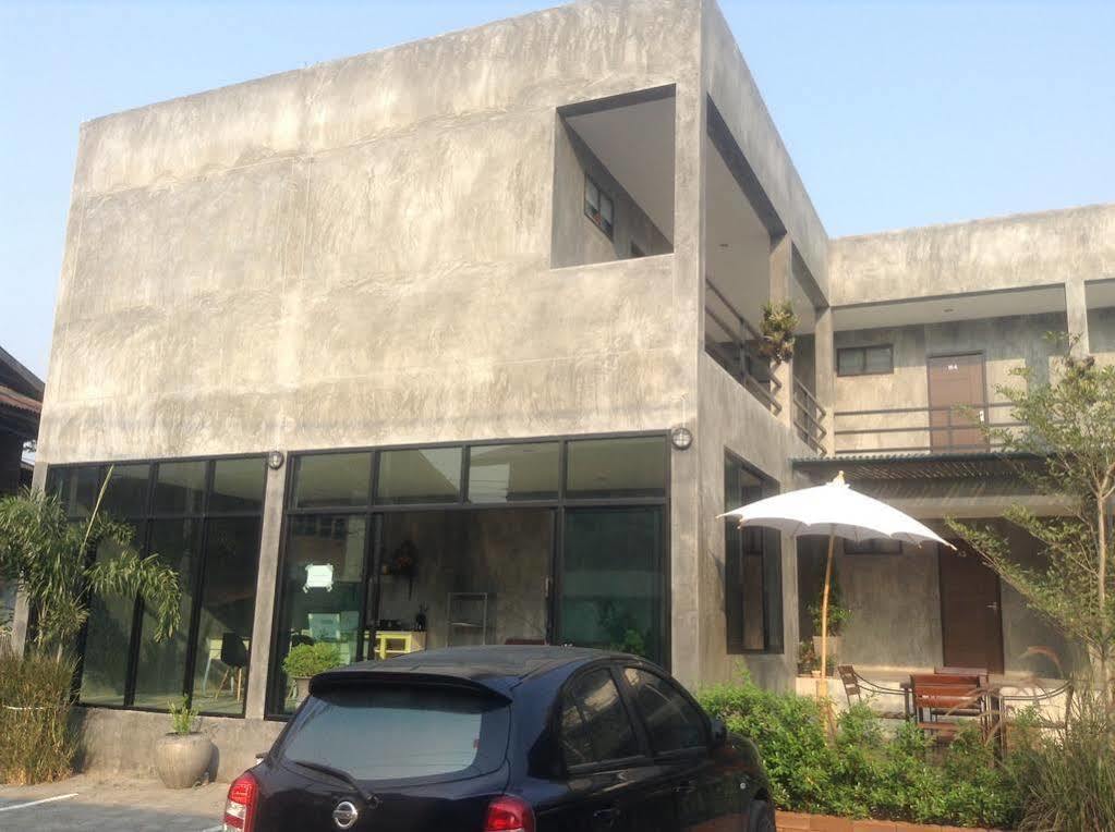 Come Moon Loft Hotel Phrae Buitenkant foto