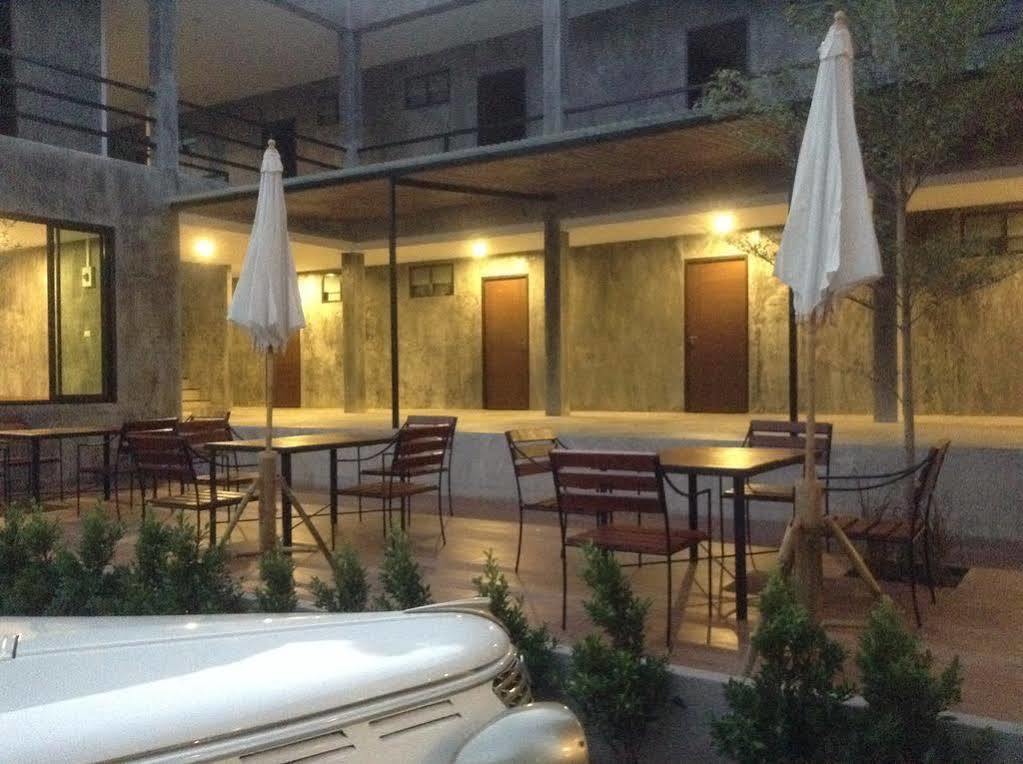 Come Moon Loft Hotel Phrae Buitenkant foto