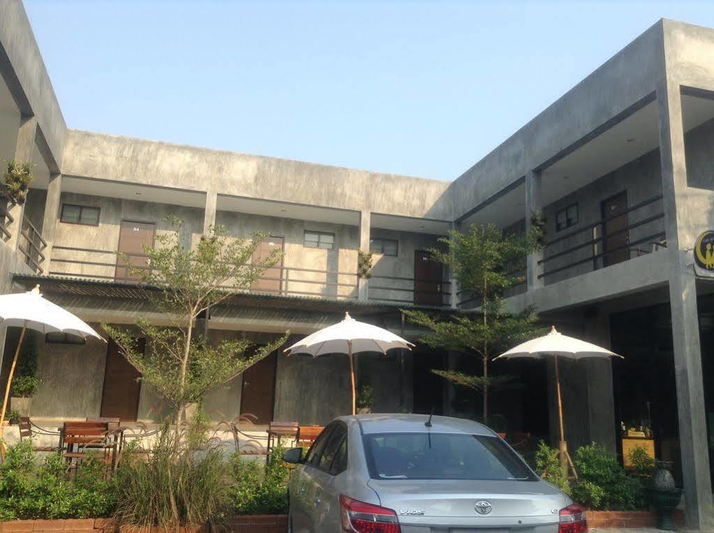 Come Moon Loft Hotel Phrae Buitenkant foto